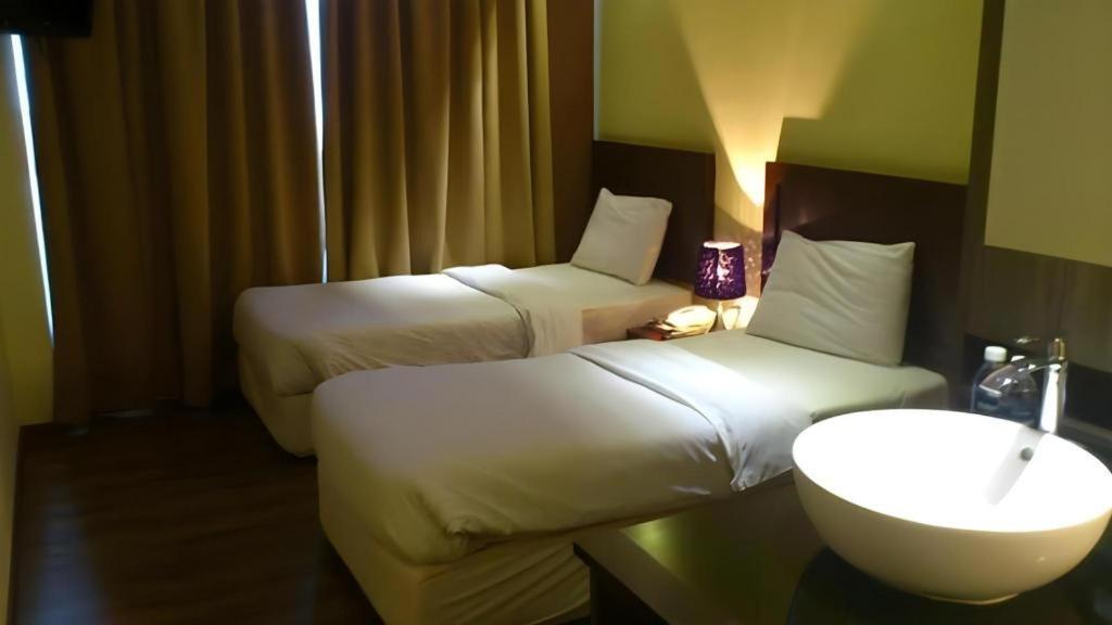 Zotel Business & Leisure Hotel Кучінг Екстер'єр фото